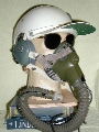 03312 USAF HGU-7P helmet right front oblique_tn.jpg (14035 bytes)